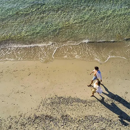 Daire Cavo Delea & *