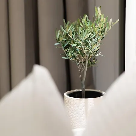 Cavo Delea & דירה